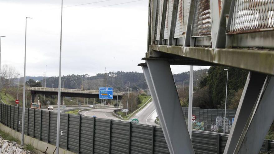 Vista trasera de las pantallas antirruido en la «Y», a la altura de Trasona. | MARA VILLAMUZA