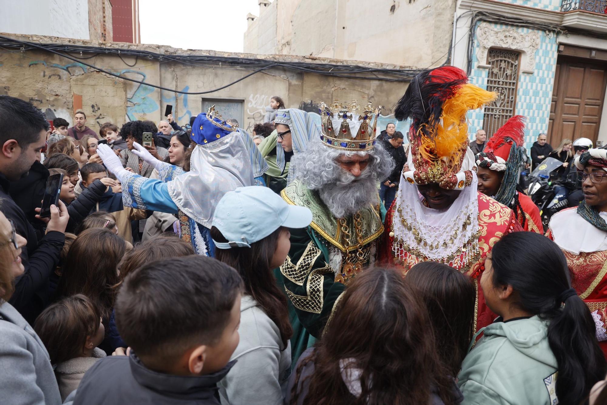 Los Reyes Magos siguen en València y visitan las pedanías afectadas por la dana