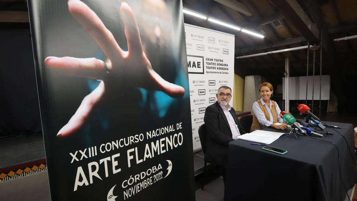 El gerente del IMAE y la delegada de Cultura del Ayuntamiento durante la presentación del Concurso