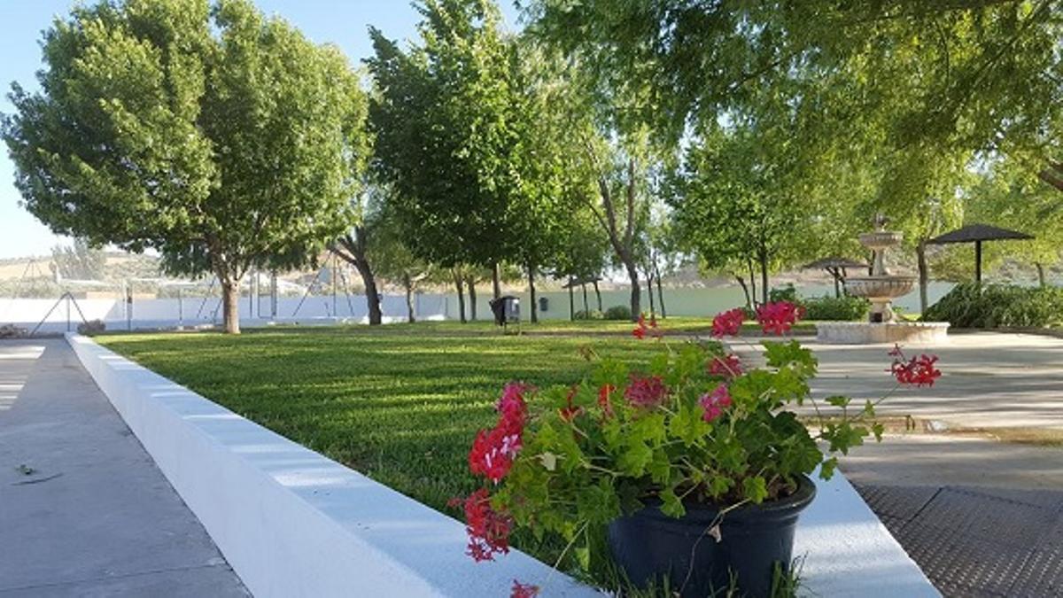 La piscina de Almargen, un recinto con agua medicinal salada especial para la piel y entradas desde 1,50 euros: tiene las mismas cualidades que el Balneario de La Toja y otros de Alemania, Francia e Italia
