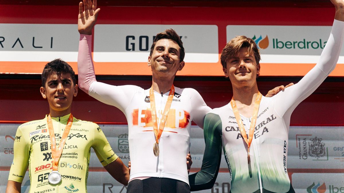 Sergio Geerlings, a la derecha, en el podio del Campeonato de España contrarreloj