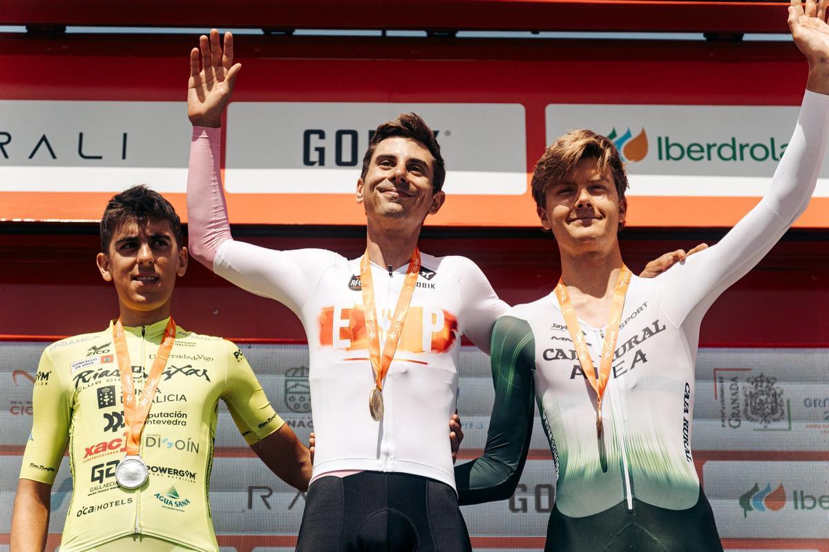 Sergio Geerlings, a la derecha, en el podio del Campeonato de España contrarreloj