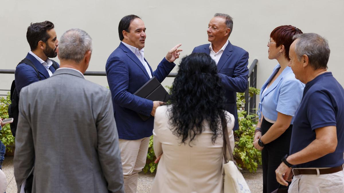 José Muñoz (PSPV), Pérez Llorca (PPCV), Salvador Navarro (CEV), Àgueda Micó (Compromís), Ismael Sáez (UGT) y Ana García (CC OO), en la última reunión de la plataforma, en septiembre de 2024.