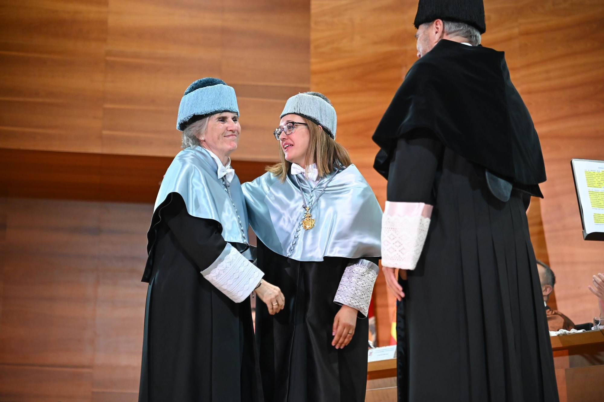 Así ha sido el acrto de investidura como Doctora Honoris Causa por la UMH de Elche de la periodista Paloma del Rio