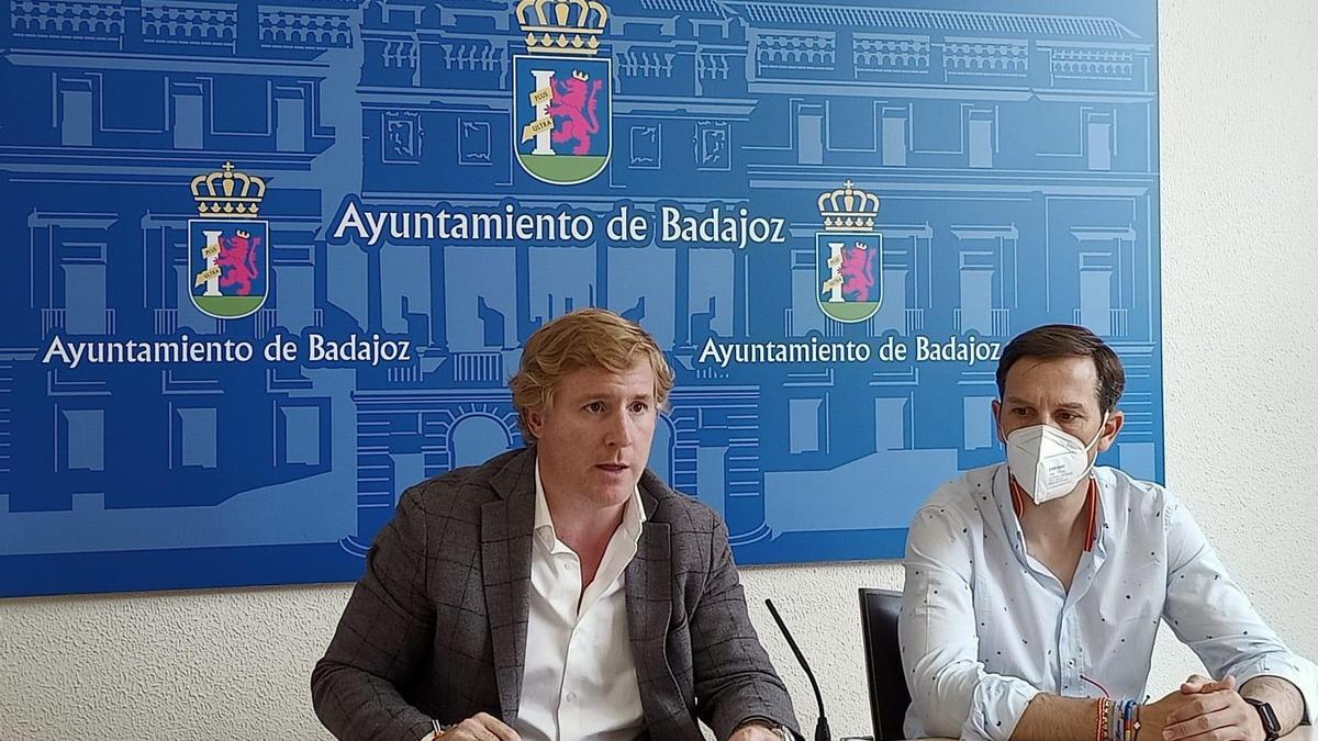 El alcalde, Ignacio Gragera, junto al portavoz del equipo de gobierno, Antonio Cavacasillas, en una imagen de archivo.