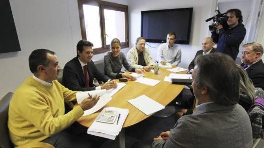 Parte de los consejeros de l a Sociedad en una de las últimas reuniones lideradas por el exedil Luis Javier Alonso.