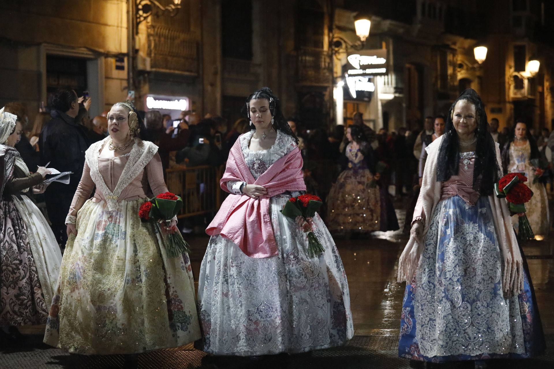 Búscate en el primer día de ofrenda por la calle Quart (entre las 22:00 a las 23:00 horas)