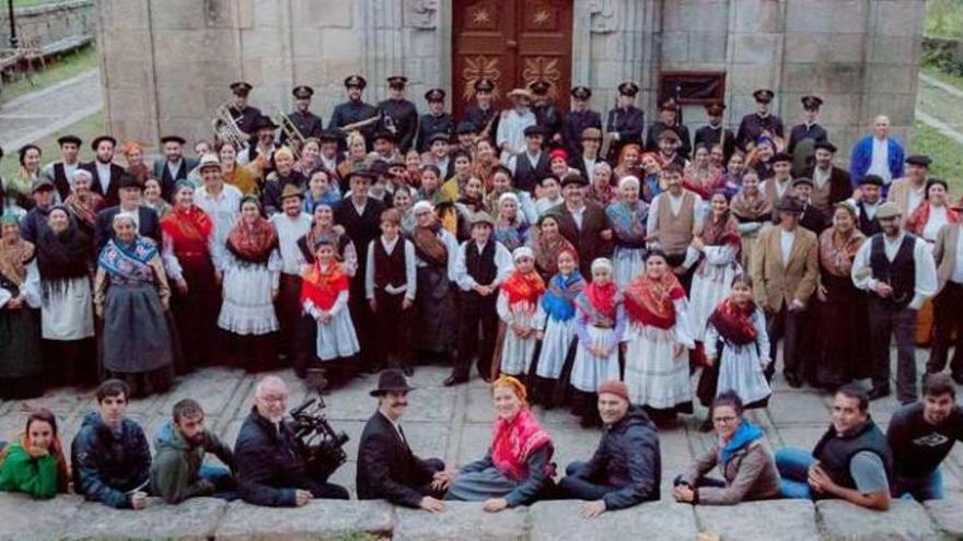 Participantes en el rodaje del cortometraje sobre la romería de Darbo. // FdV