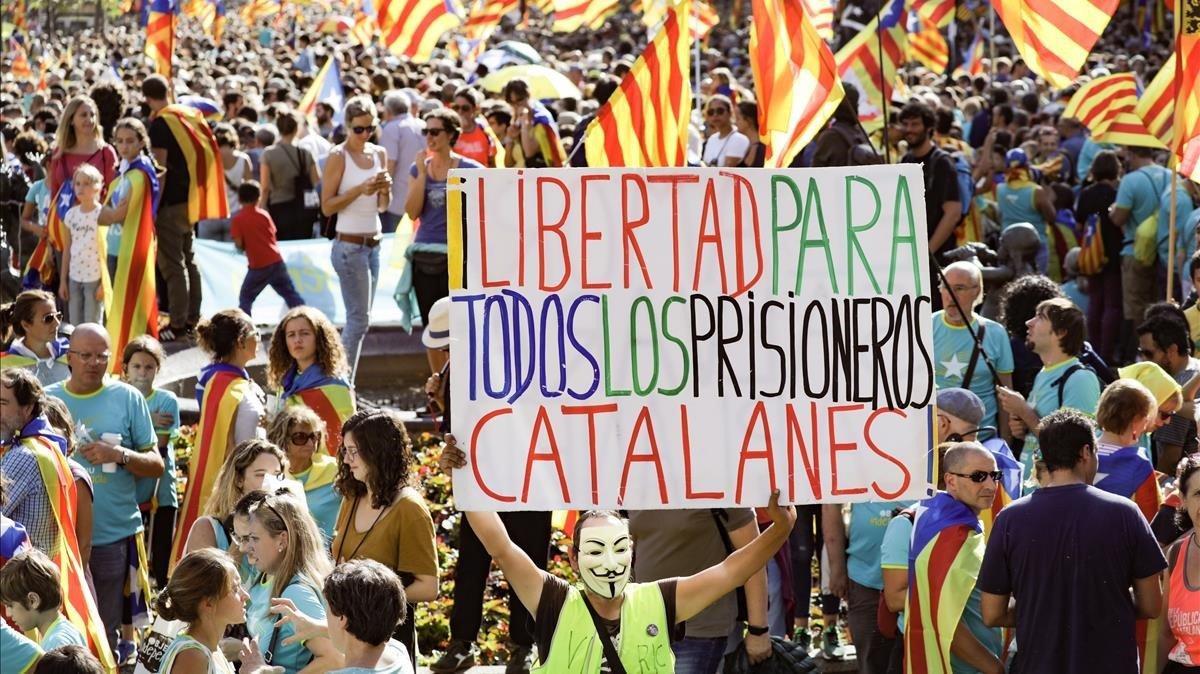 Los políticos presos estuvieron ’presentes’ en cada tramo de la manifestación.