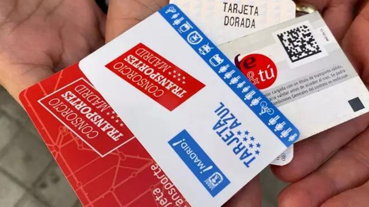 Diferentes tarjetas y títulos de transporte de Madrid.