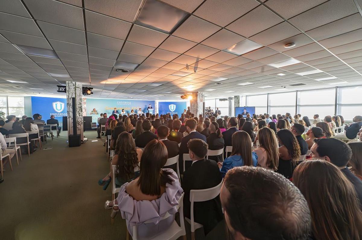 UNIVERSAE celebra la graduación más internacional, a la que acudieron más de mil asistentes y altos representantes del tejido empresarias de España, Europa y Latinoamérica