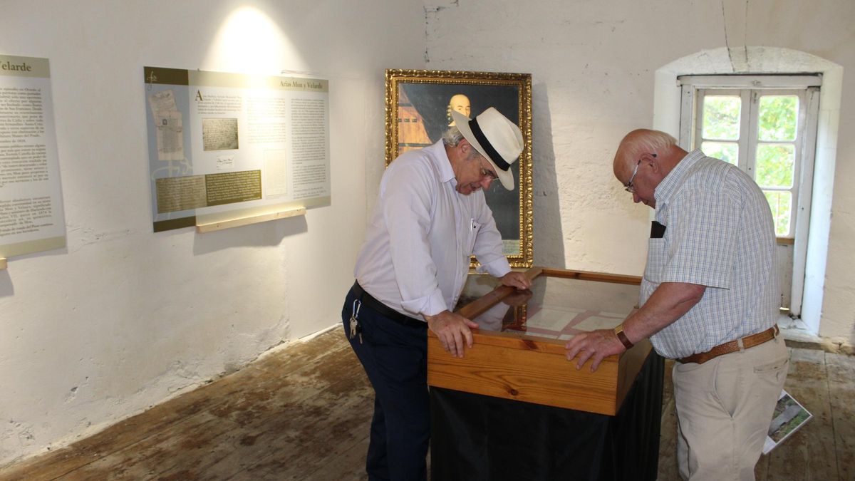 La exposición permanente con la historia de la Casa de Mon que se puede ver en el palacio.