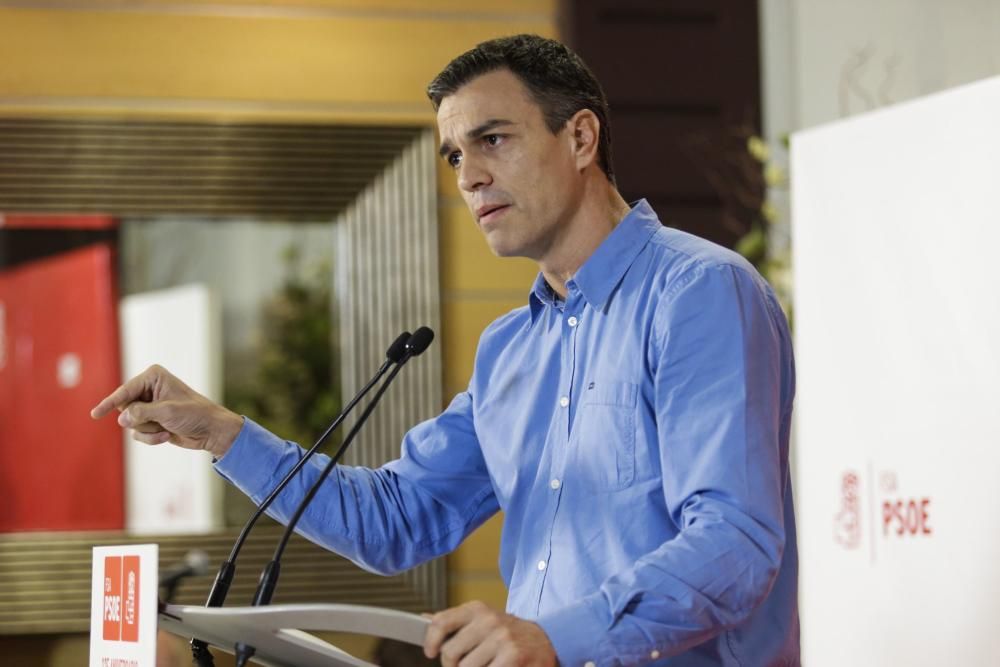 Pedro Sánchez participa en la Fiesta de la Rosa en Oviedo