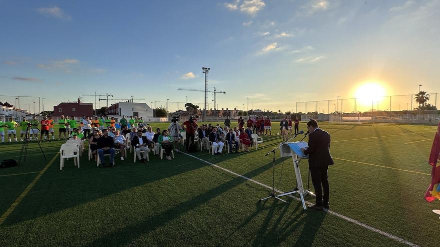 El campo de fútbol de Santiago de la Ribera amplía sus instalaciones