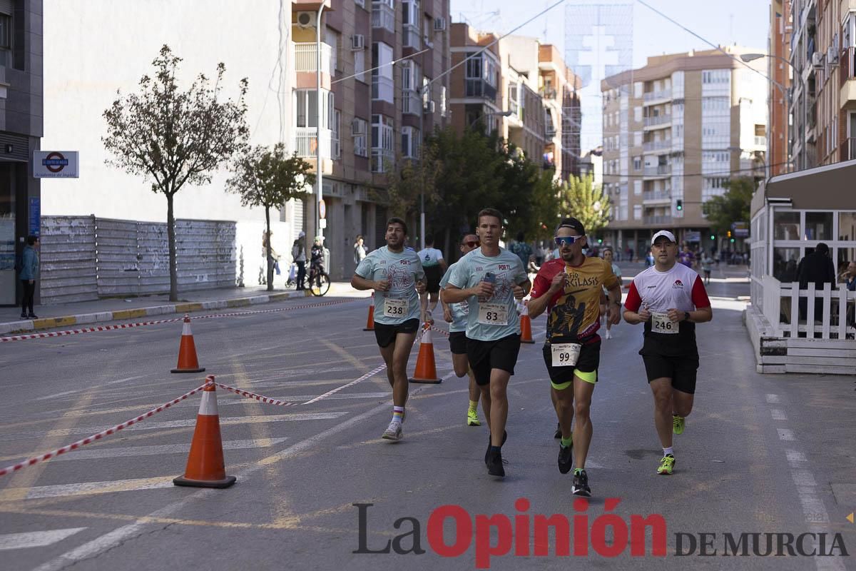 Carrera '10K Assota por ti' en Caravaca (salida y giro primera vuelta)