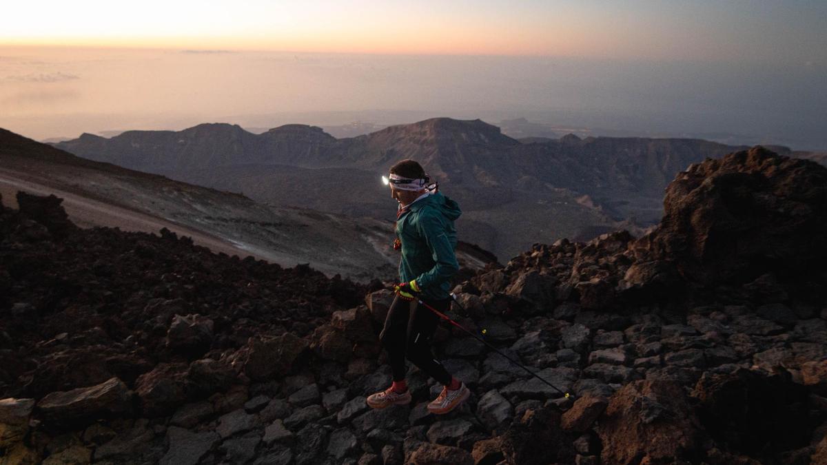 Los corredores de la Bluetrail se asoman a La Rambleta en la edición de 2025