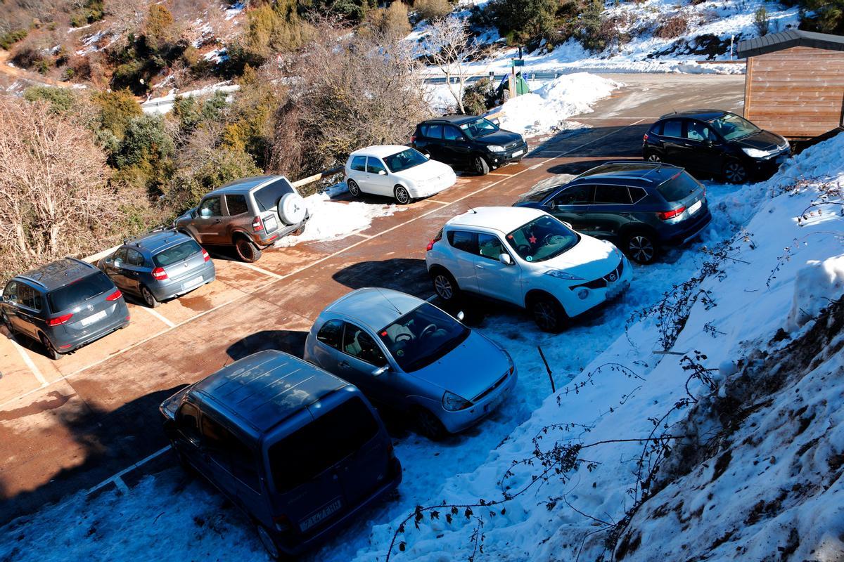 Queixes al Montseny perquè la neu ha atret visitants en ple confinament