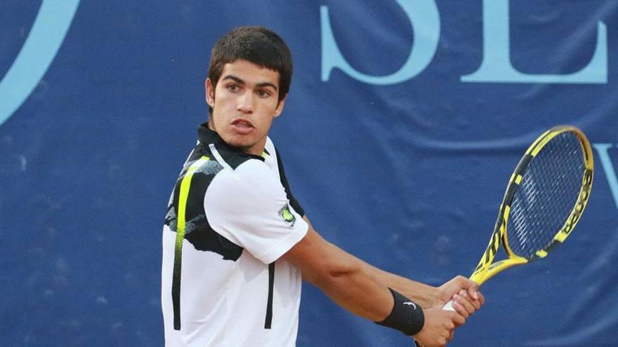 Carlos Alcaraz, a dos juegos de la final del Challenger de Barcelona