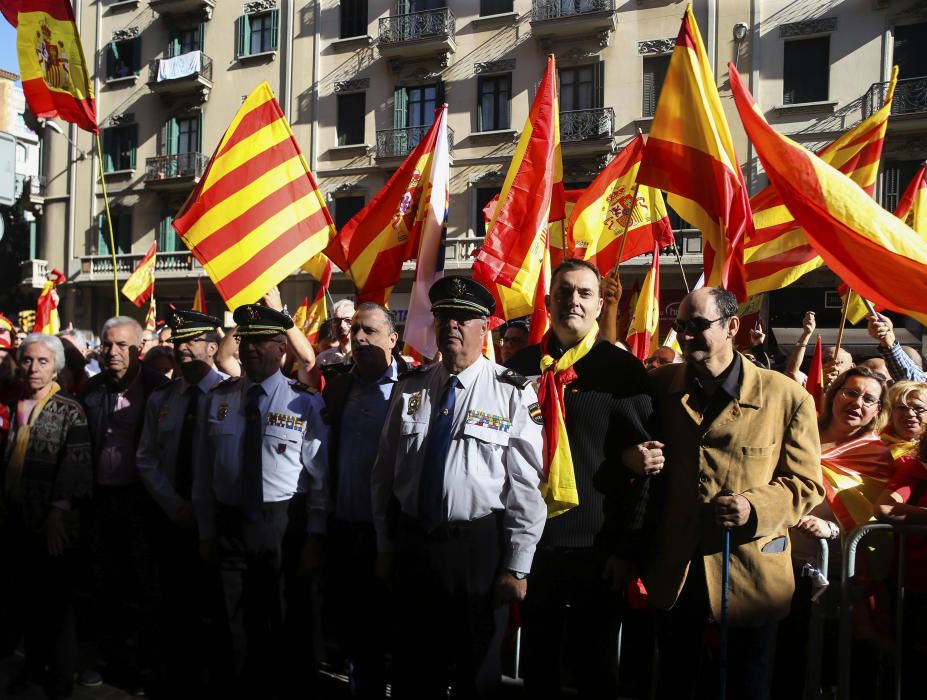Milers de persones es manifesten a favor de la unitat d'Espanya a Barcelona