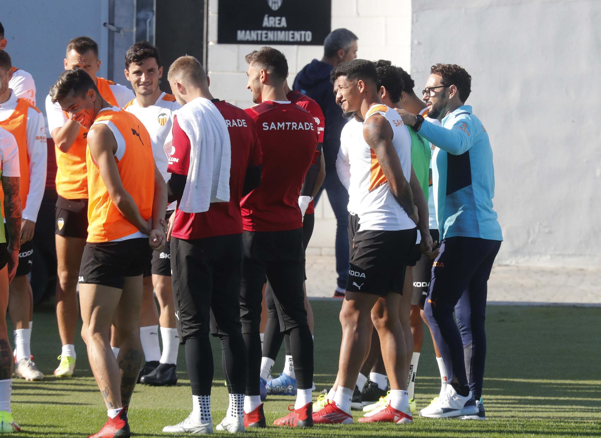 Último entrenamiento del Valencia antes de enfrentarse al Barça