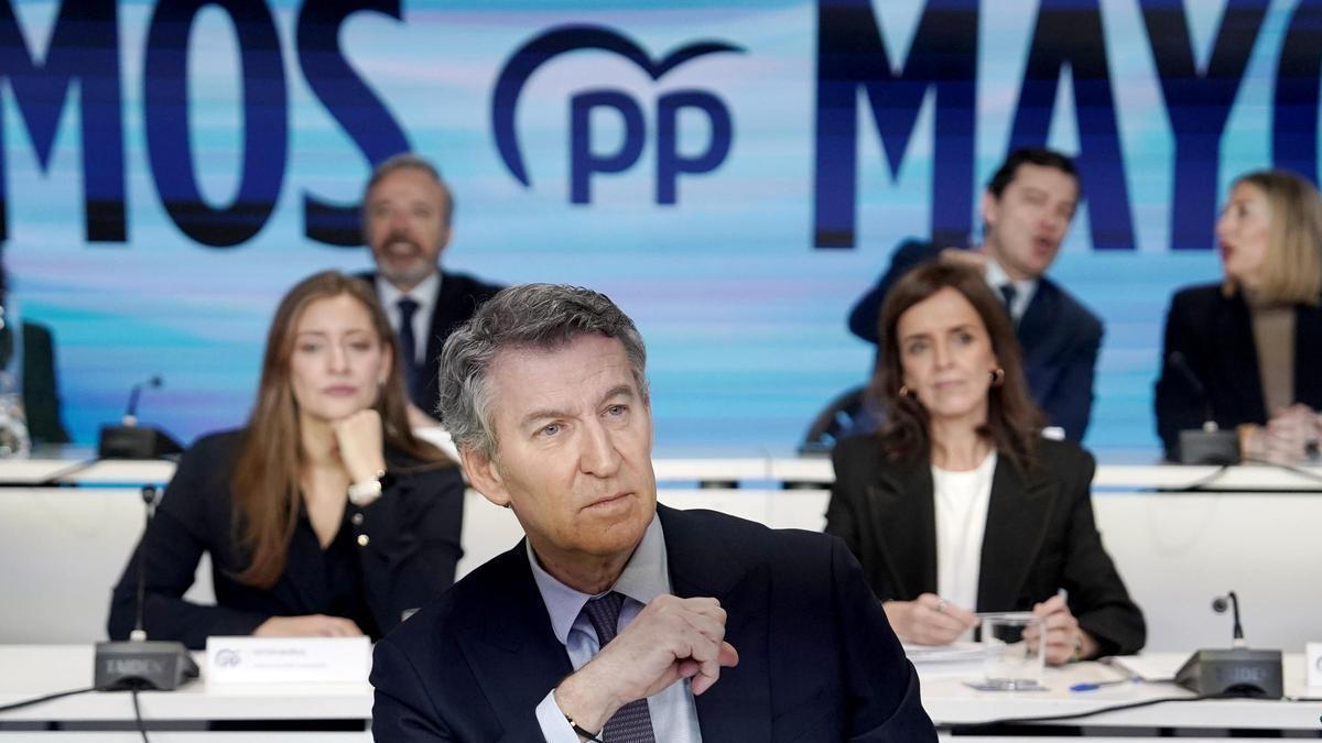 Feijóo vela armas en su verano más corto para su última oportunidad de llegar a la Moncloa