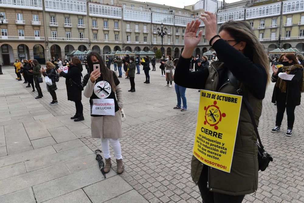 Centros de peluquería y estética de A Coruña convocan una jornada de cierre coordinado con otros negocios del estado, con el fin de reclamar ayudas para el sector, así como la rebaja del IVA del 21%.