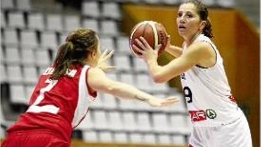 Noemí Jordana, en el partit de la primera volta a Fontajau contra el Wisla.