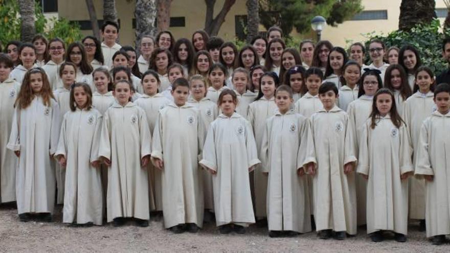 El coro del Colegio Nuestra Señora del Carmen-Carmelitas Misioneras Teresianas de Crevillent.