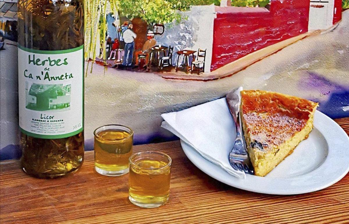 Bar Anita elabora su propio licor de hierbas ibicencas. | BAR ANITA
