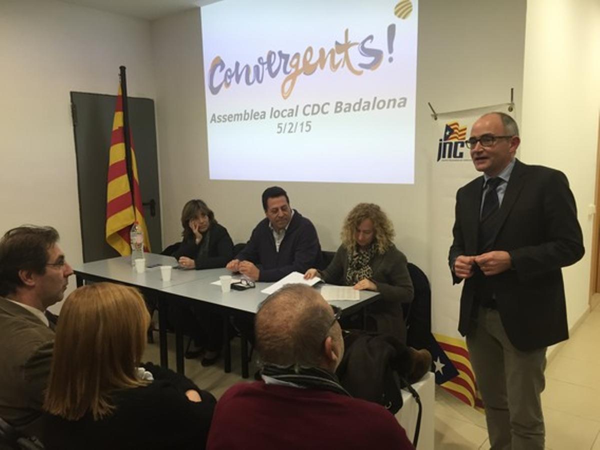 Ferran Falcó en un moment de l’assemblea local de CDC Badalona.