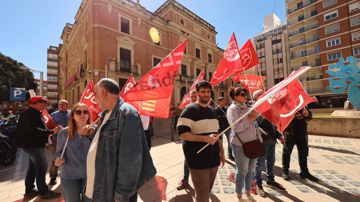 Galerías: Los sindicatos se movilizan en Castellón por el convenio de la cerámica tras el bloqueo de la negociación