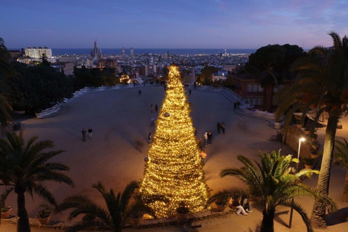 Decoración navideña en el Park Güell de Barcelona