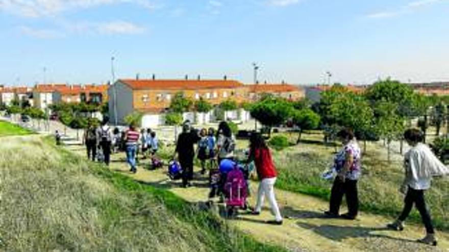 Padres de Gredos urgen el arreglo de 2 caminos que llevan al colegio Nazaret
