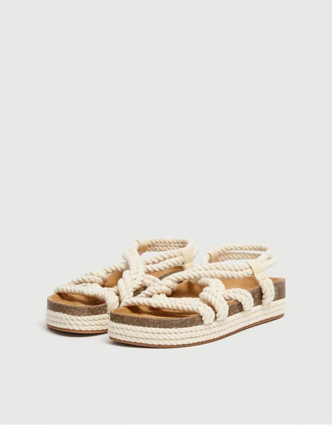 Sandalias con tiras de cuerdas, de Pull&amp;Bear