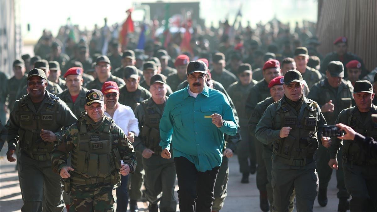 zentauroepp46735848 venezuela s president nicolas maduro takes part in a militar190127194302
