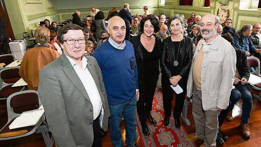 López Font, Tino Fernández, Bossan, María Adrio y Roxelio Pérez, en la presentación del libro.  // G. Santos