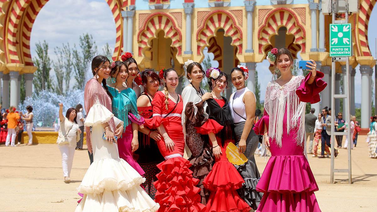 Un jueves brillante y soleado dispara la fiesta en El Arenal