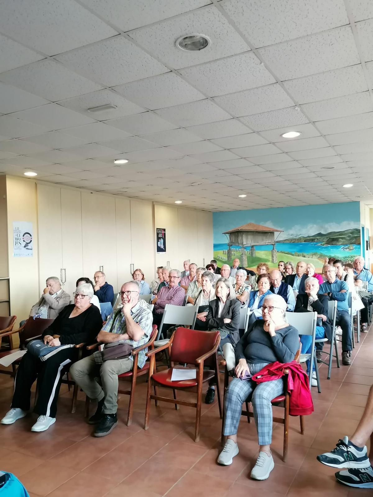 Asistentes a la conferencia del doctor Vergés.