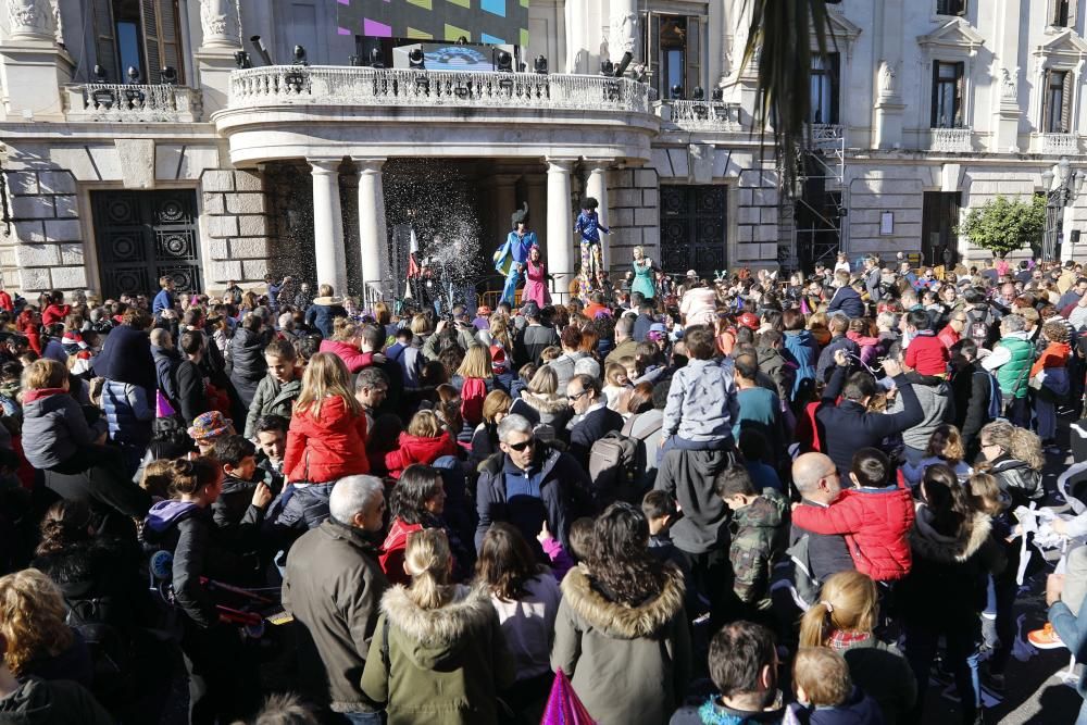 Así ha sido la Nochevieja infantil en la plaza del Ayuntamiento de València