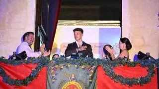 El capitán del Elche abre las Fiestas al grito de "siempre hay un motivo que celebrar, llevando en vuestro pecho para la Virgen un altar"
