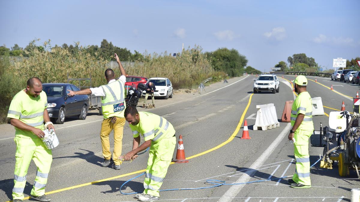 Obras en el cruce de El Carmolí y Los Urrutias para poner una rotonda