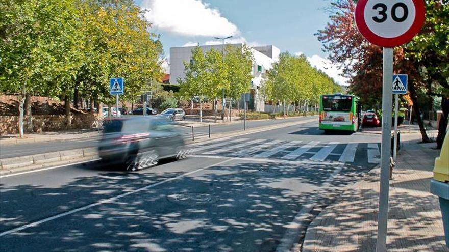 La policía local de Cáceres interpone 55 multas por velocidad en la Hispanidad en dos días