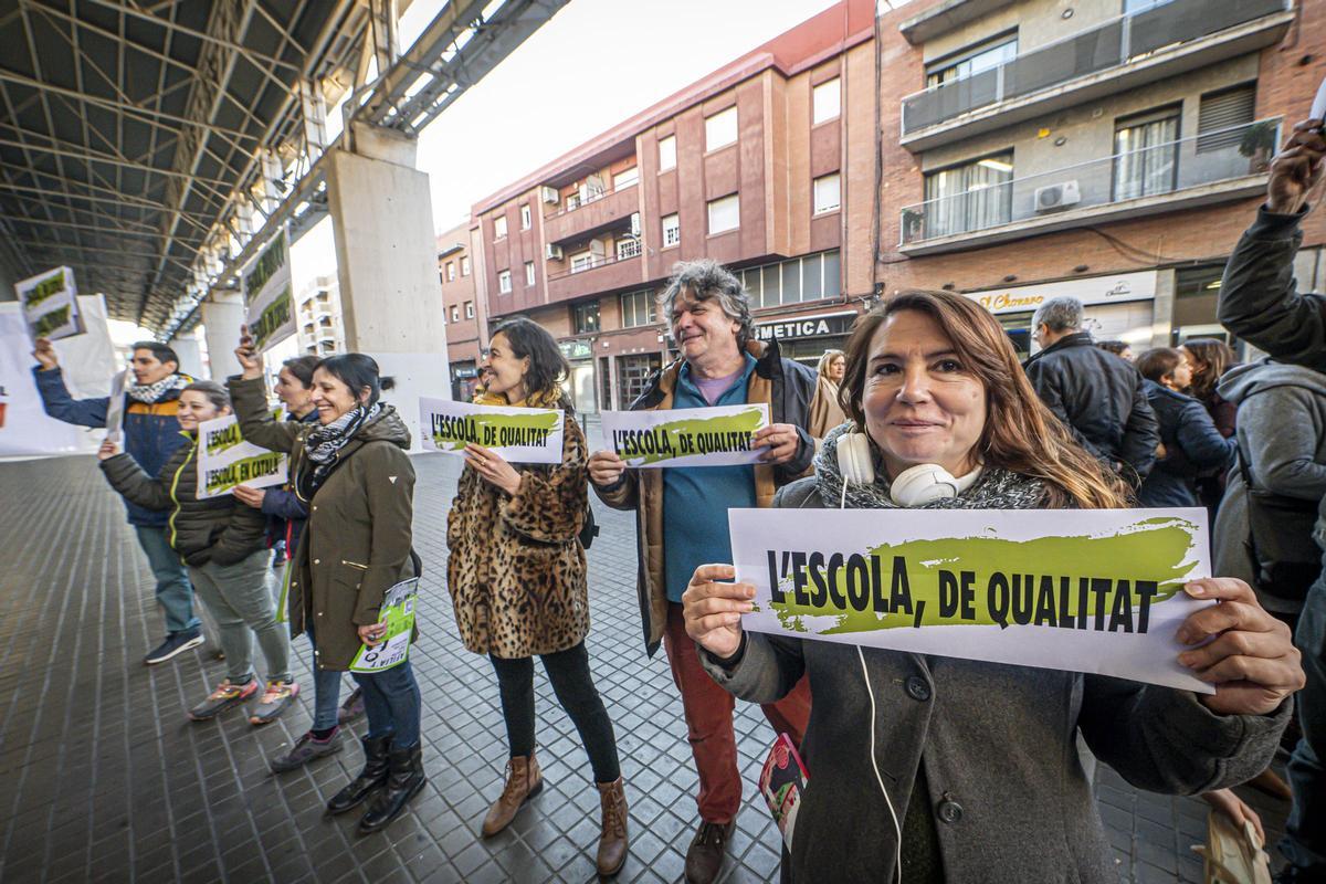 Protesta de representantes de los docentes del sindicato USTEC, el año pasado en L'Hospitalet.