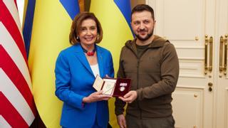 Visita sorpresa de Pelosi a Zelenski en Kiev: "Os apoyaremos hasta obtener la victoria"