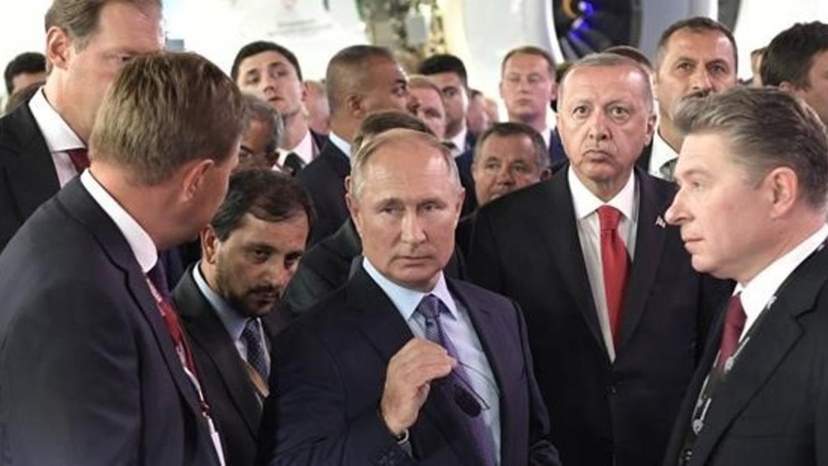 Putin muestra a Erdogan una feria de aviación en Zhukovski, cerca de Moscú.