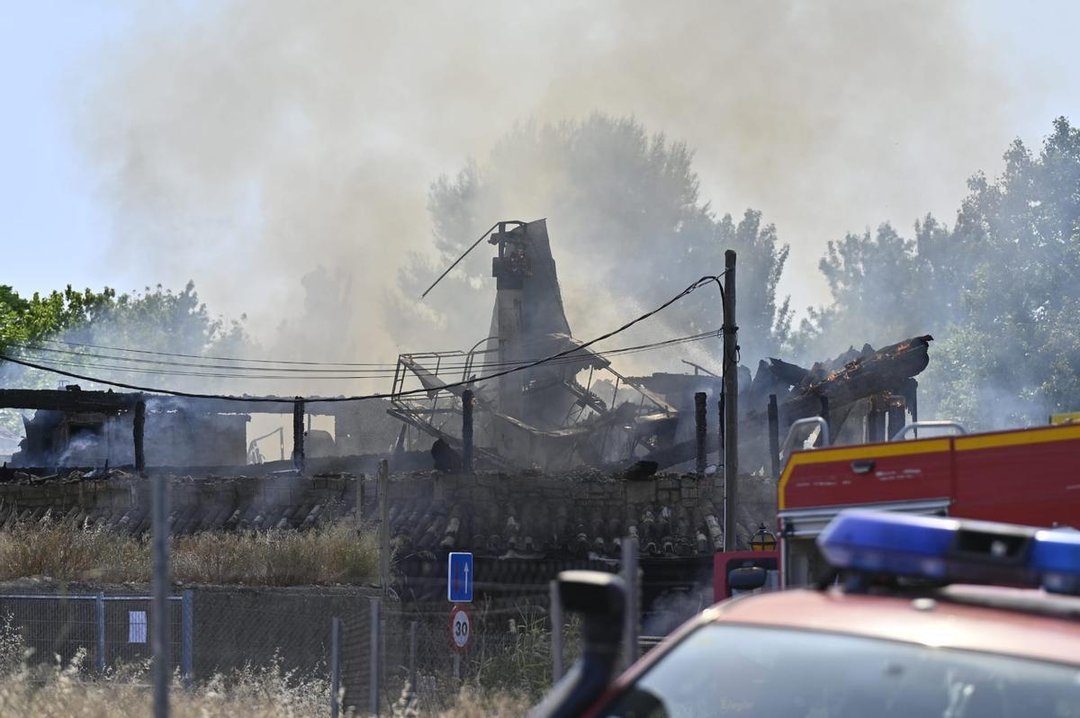 En imágenes | Un incendio calcina el restaurante La Junquera de Zaragoza