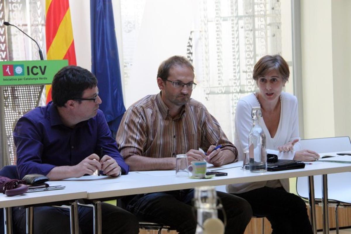 D’esquerra a dreta, els dirigents d’ICV-EUiA Joan Josep Nuet, Joan Herrera i Dolors Camats, reunits el 8 d’octubre passat.
