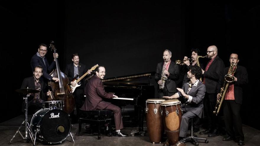 Lluís Coloma &amp; His Musical Troupe