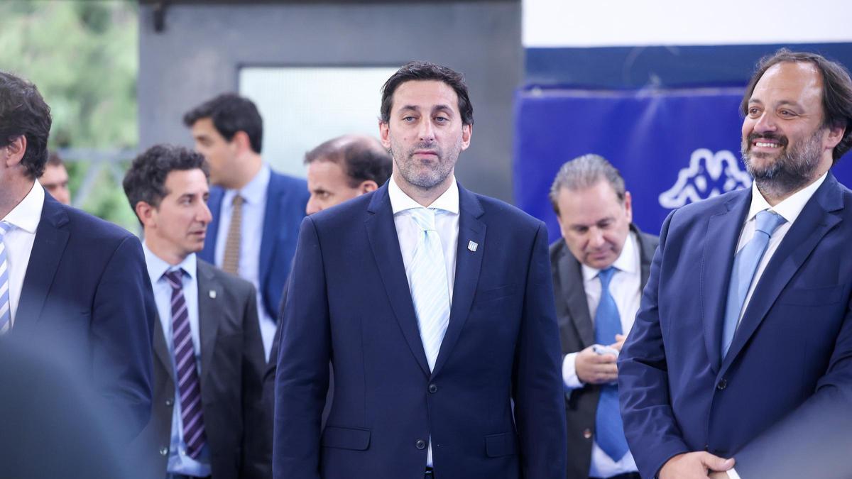 Diego Milito, insultado por la hinchada del Racing tras su derrota ante Tigre