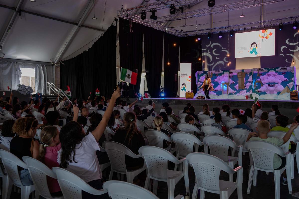 Teatro musical para escolares en la Feria del Libro Mogán.